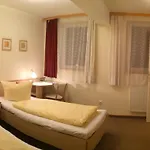 Zur Heidebluete 3*