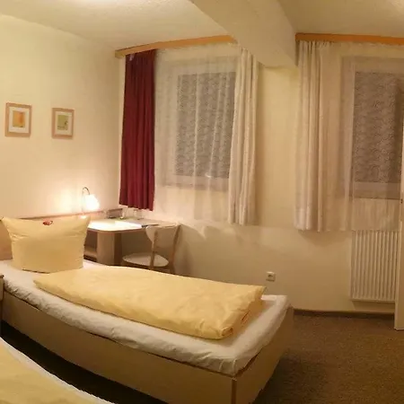 Zur Heidebluete 3*